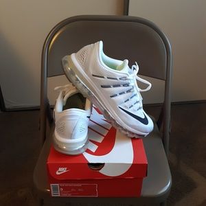 Men's athletic shoes